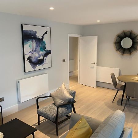 Heathrow North Apartments By Charles Hope Χάνσλοου Εξωτερικό φωτογραφία